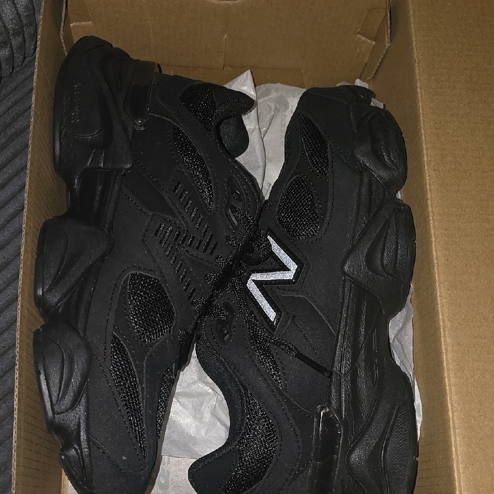 New Balance Black Sneakers with Metallic Accent, Like New Condition